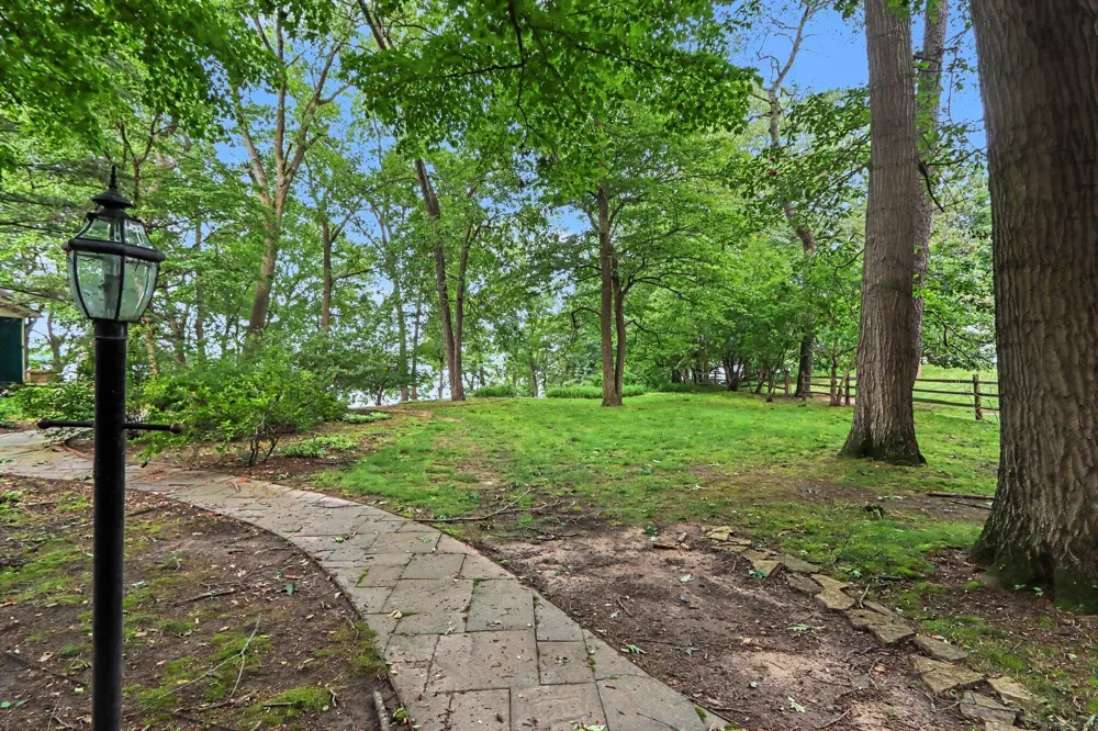 4630 E Gull Lake Drive Hickory Corners, MI 49060