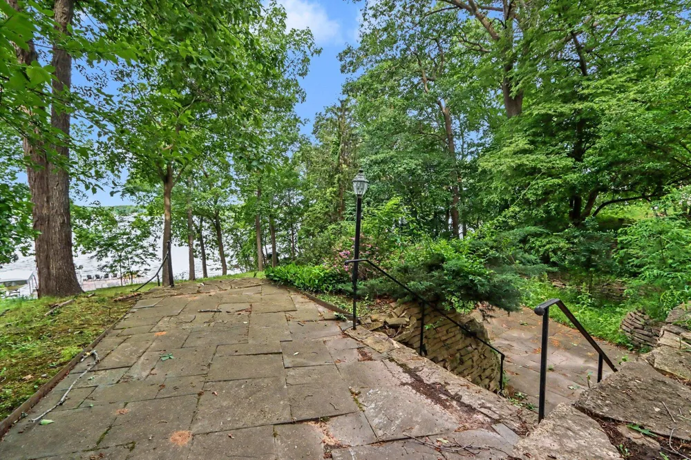 4630 E Gull Lake Drive Hickory Corners, MI 49060