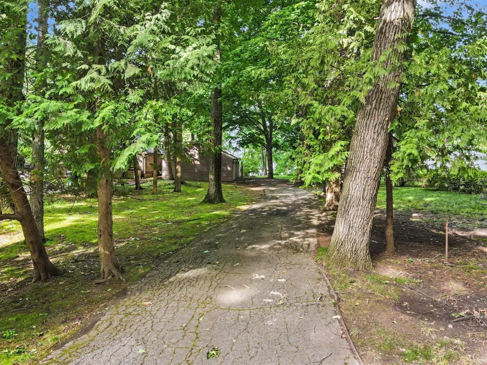 4630 E Gull Lake Drive Hickory Corners, MI 49060