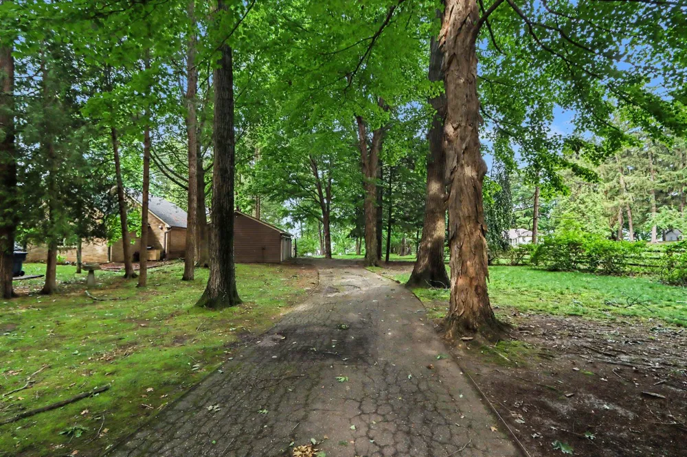 4630 E Gull Lake Drive Hickory Corners, MI 49060