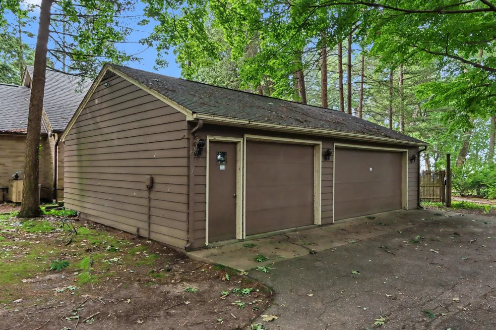4630 E Gull Lake Drive Hickory Corners, MI 49060
