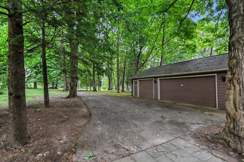4630 E Gull Lake Drive Hickory Corners, MI 49060