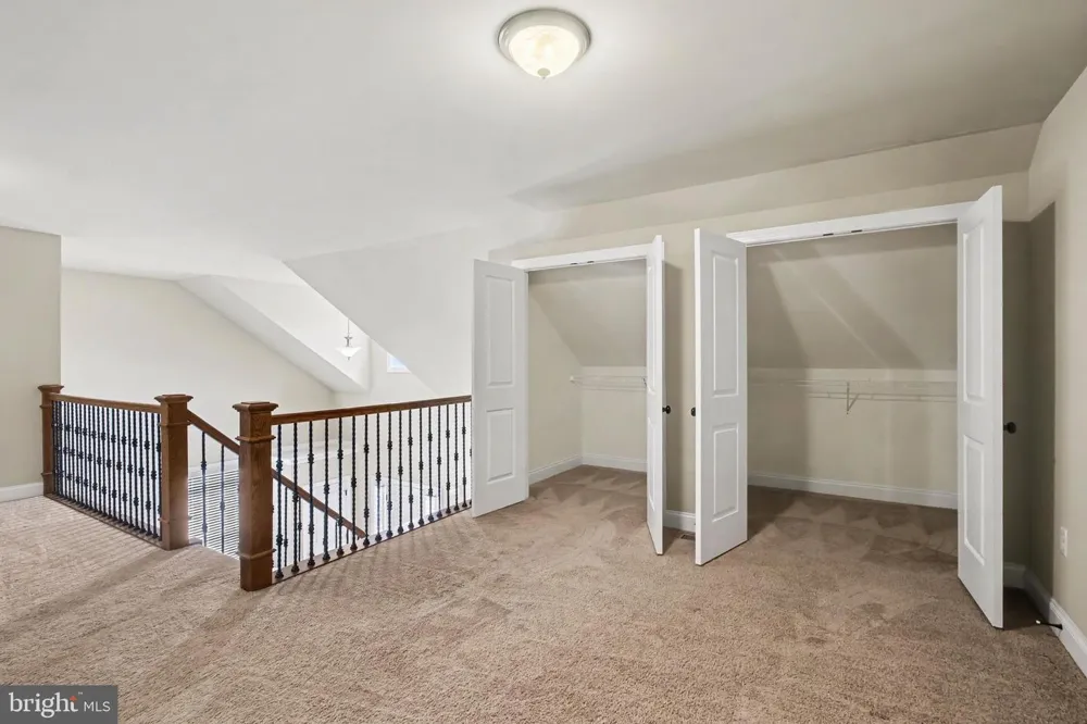 8 ARROWHEAD DRIVE Elizabethtown, PA 17022