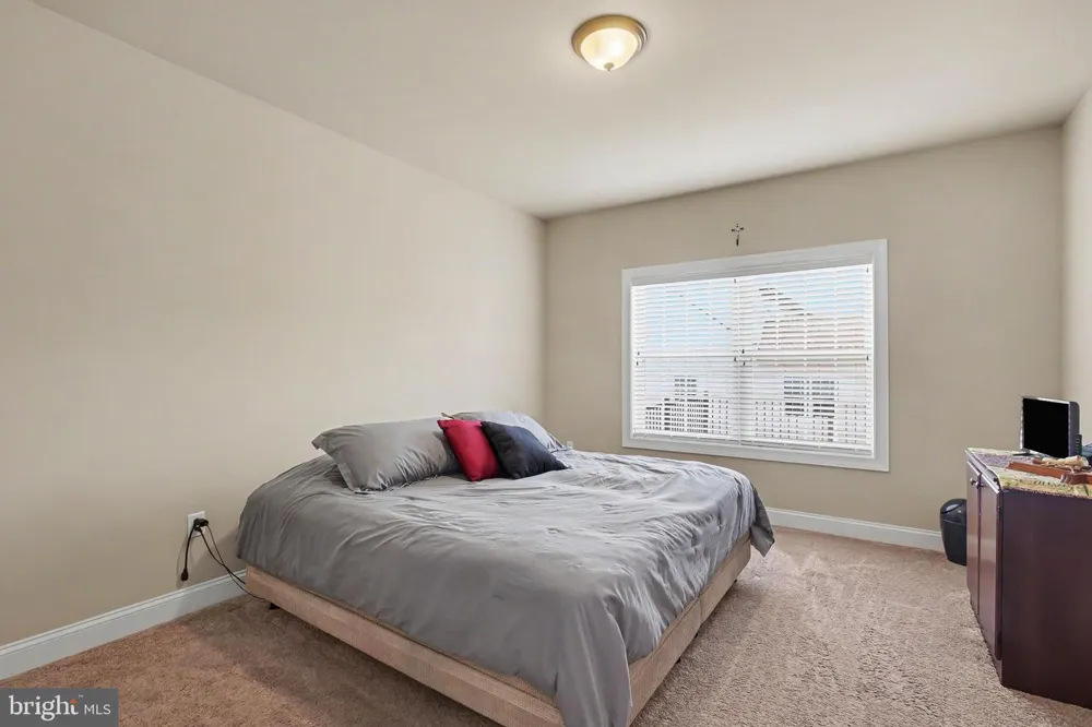 8 ARROWHEAD DRIVE Elizabethtown, PA 17022