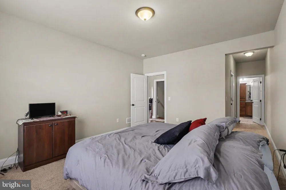 8 ARROWHEAD DRIVE Elizabethtown, PA 17022