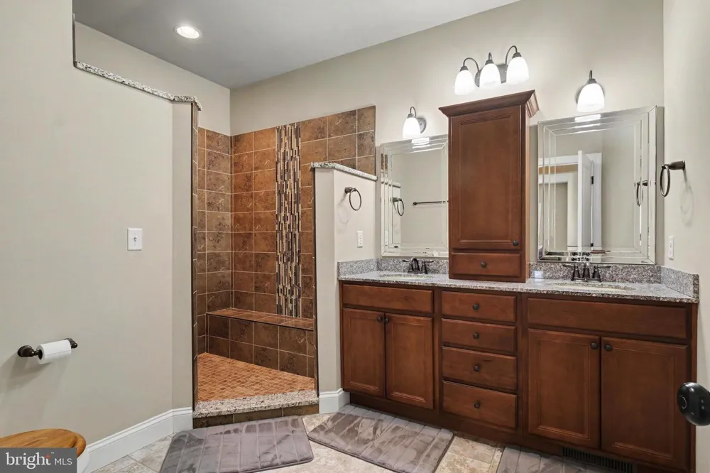 8 ARROWHEAD DRIVE Elizabethtown, PA 17022