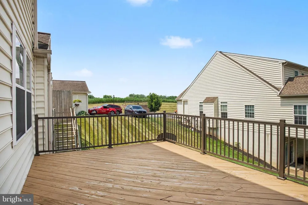 8 ARROWHEAD DRIVE Elizabethtown, PA 17022