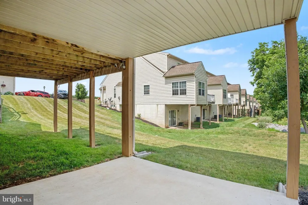 8 ARROWHEAD DRIVE Elizabethtown, PA 17022