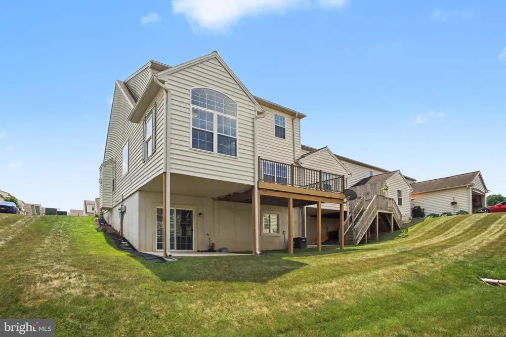 8 ARROWHEAD DRIVE Elizabethtown, PA 17022