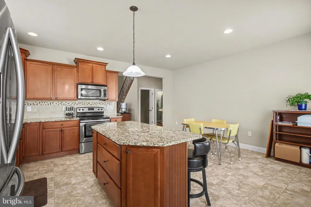 8 ARROWHEAD DRIVE Elizabethtown, PA 17022