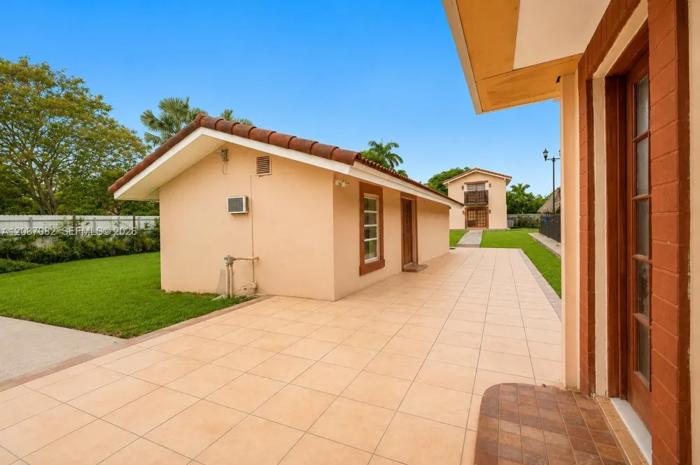 300 SW 123rd Ave Miami, FL 33184