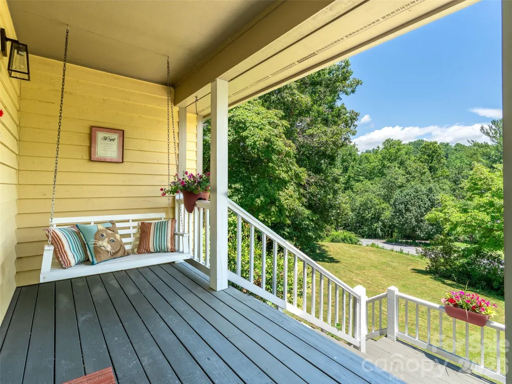 22 Meadow Brook Drive Fletcher, NC 28732