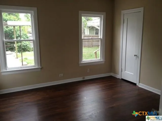 222 S Hickory Avenue New Braunfels, TX 78130