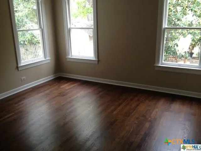 222 S Hickory Avenue New Braunfels, TX 78130