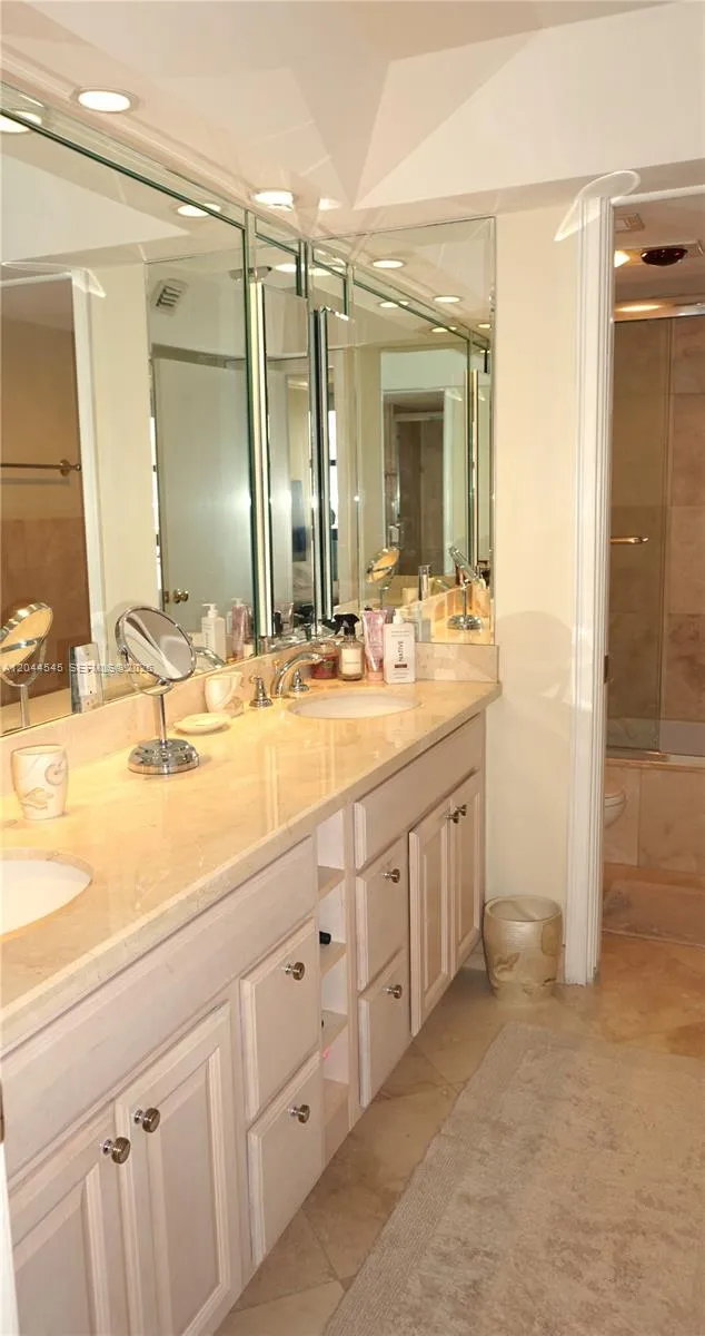 1111 Crandon Blvd #B705 Key Biscayne, FL 33149