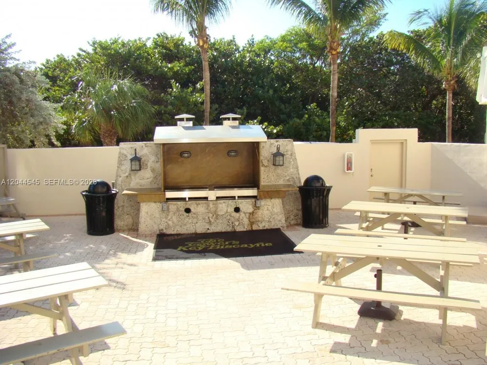 1111 Crandon Blvd #B705 Key Biscayne, FL 33149