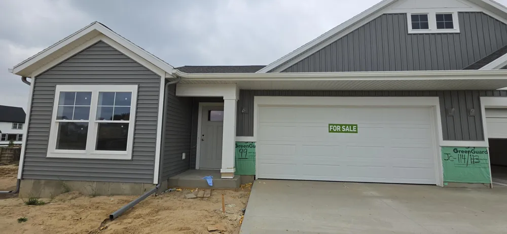 99 Fireside Drive SW #14 Walker City, MI 49534