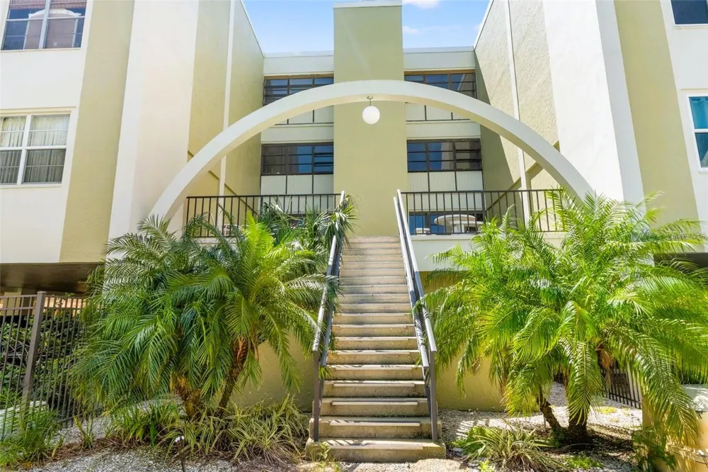 4651 1ST STREET NE #306 St Petersburg, FL 33702