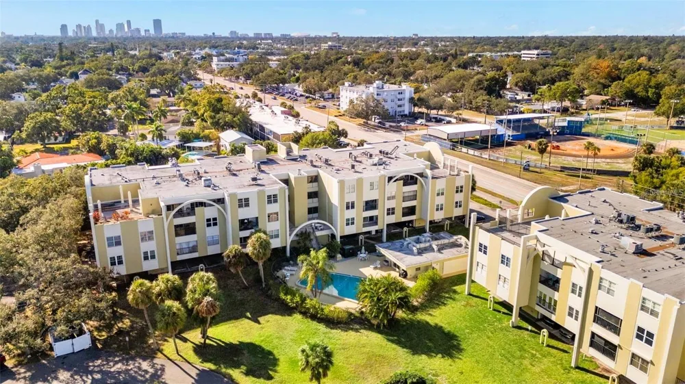 4651 1ST STREET NE #306 St Petersburg, FL 33702