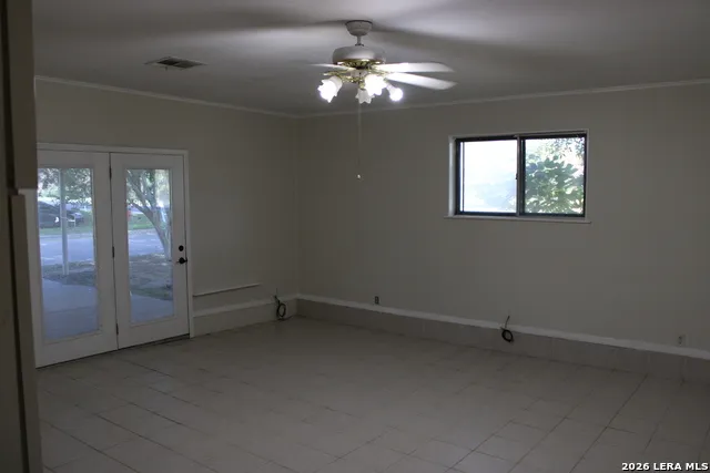 1204 W GOODWIN ST Pleasanton, TX 78064