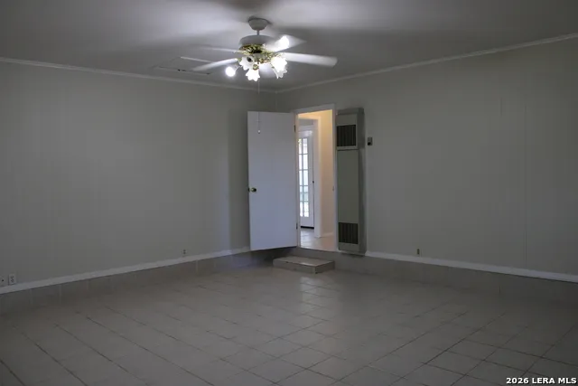 1204 W GOODWIN ST Pleasanton, TX 78064