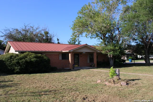 1204 W GOODWIN ST Pleasanton, TX 78064