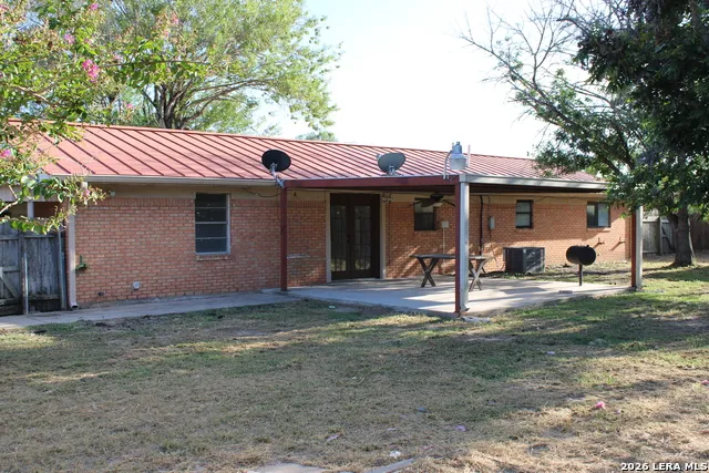 1204 W GOODWIN ST Pleasanton, TX 78064