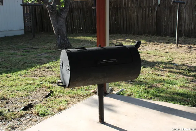 1204 W GOODWIN ST Pleasanton, TX 78064