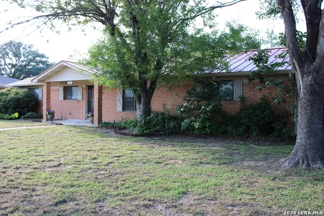 1204 W GOODWIN ST Pleasanton, TX 78064