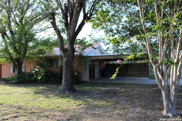 1204 W GOODWIN ST Pleasanton, TX 78064