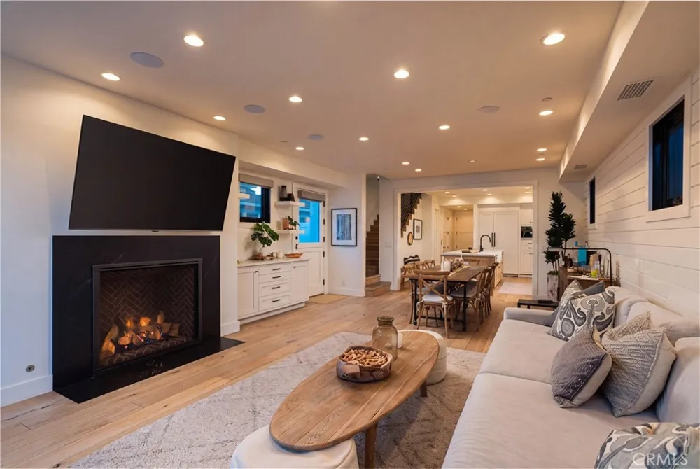 211 35th Newport Beach, CA 92663