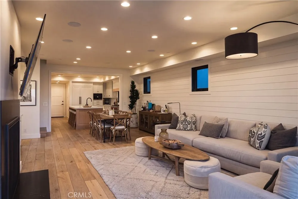 211 35th Newport Beach, CA 92663
