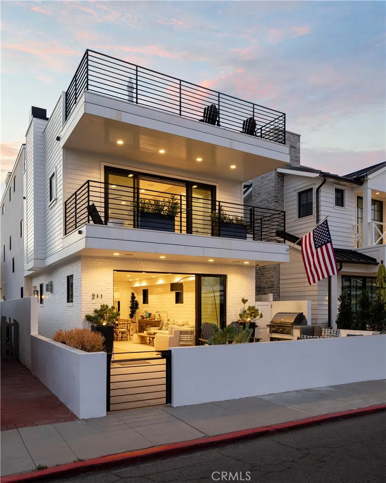 211 35th Newport Beach, CA 92663