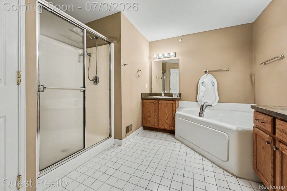 168 Amys Walk Walk Auburn Hills City, MI 48326