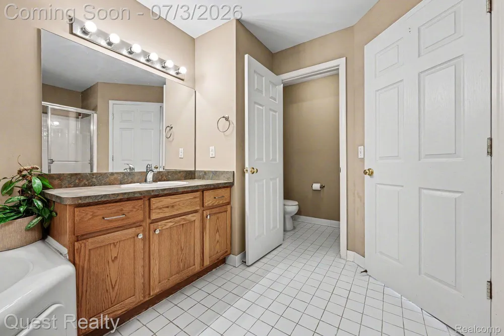 168 Amys Walk Walk Auburn Hills City, MI 48326