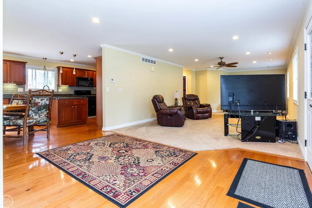 39745 Sylvia Street Harrison Charter Township, MI 48045