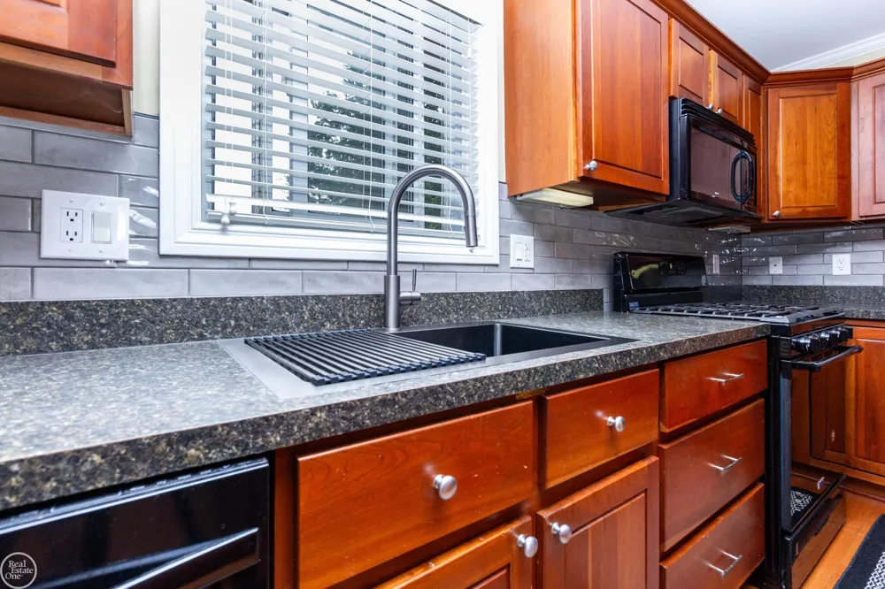 39745 Sylvia Street Harrison Charter Township, MI 48045