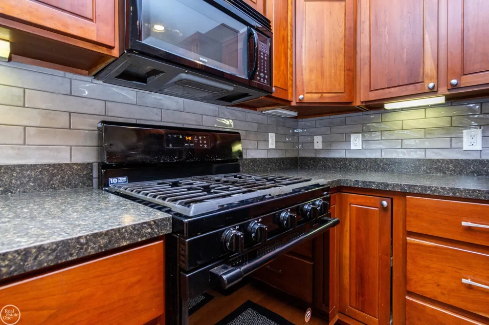 39745 Sylvia Street Harrison Charter Township, MI 48045