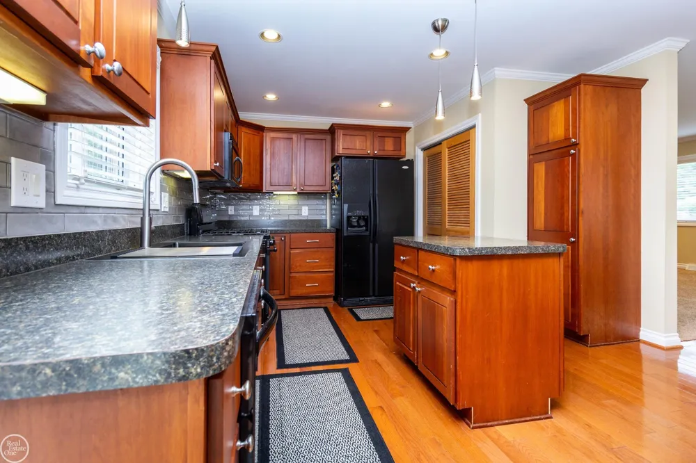 39745 Sylvia Street Harrison Charter Township, MI 48045