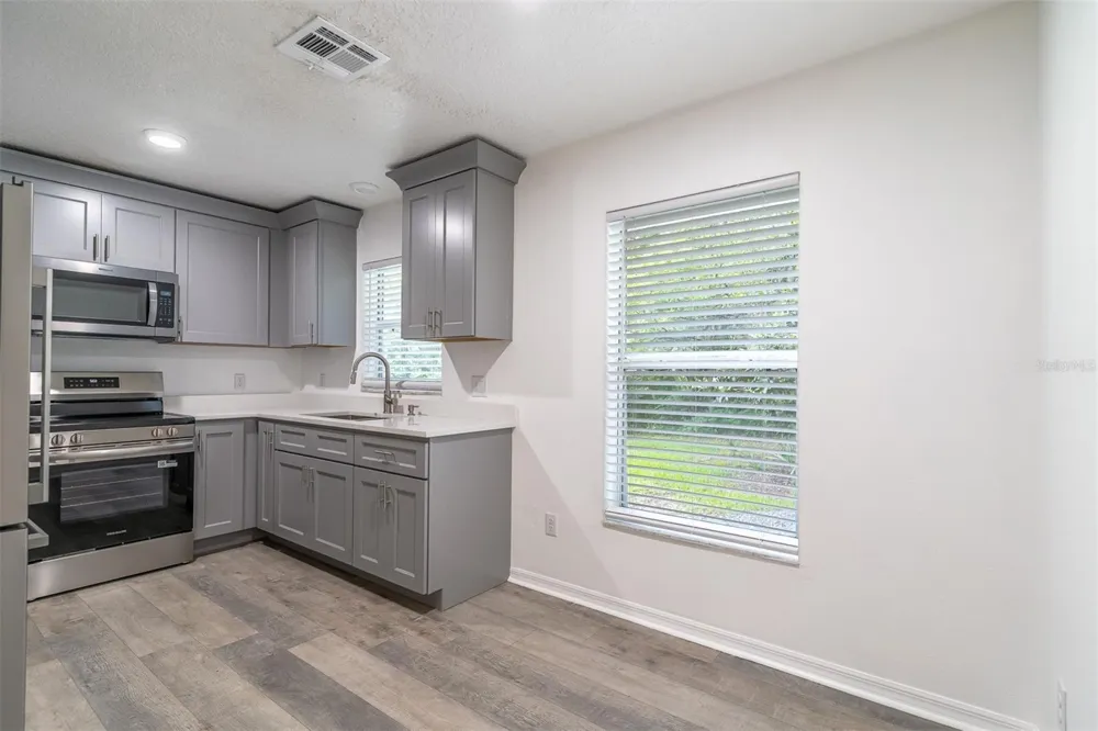 497 W BERESFORD ROAD Deland, FL 32720