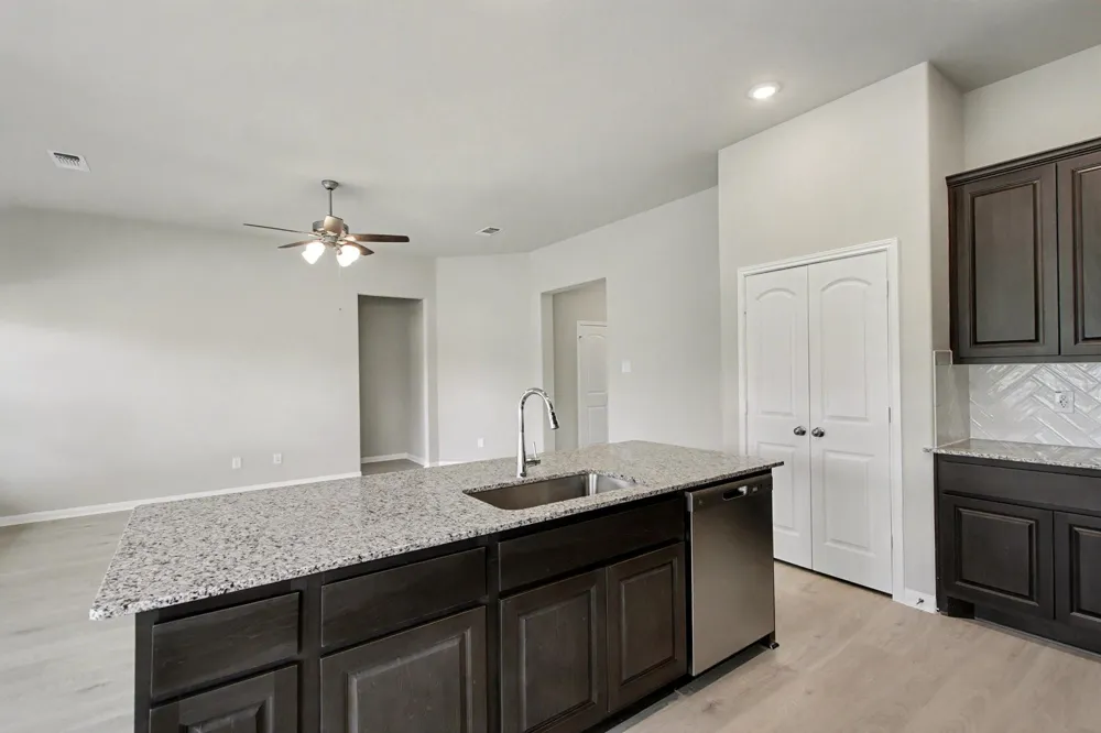 414 Wellshire Drive West Columbia, TX 77486