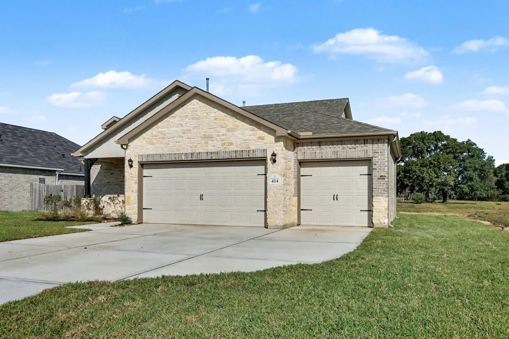 414 Wellshire Drive West Columbia, TX 77486