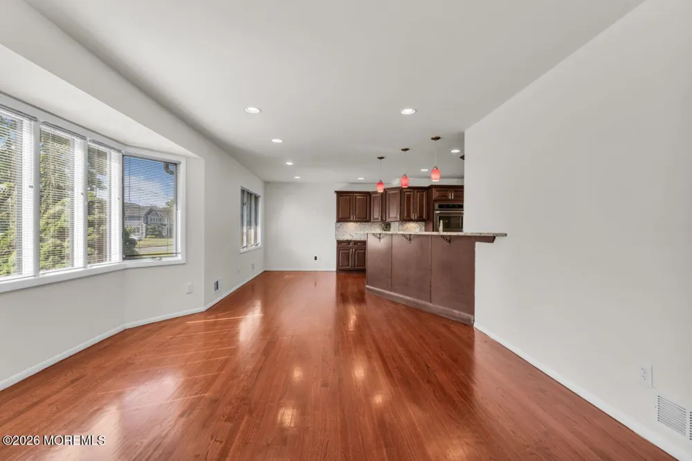 77 Schwinn Drive Clark, NJ 07066
