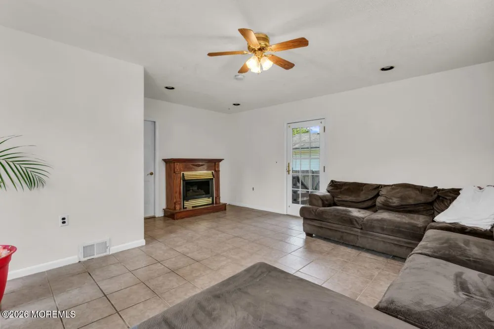 77 Schwinn Drive Clark, NJ 07066