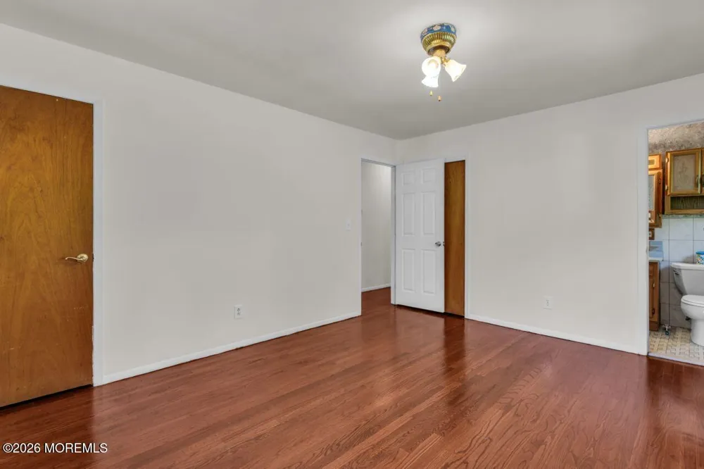 77 Schwinn Drive Clark, NJ 07066