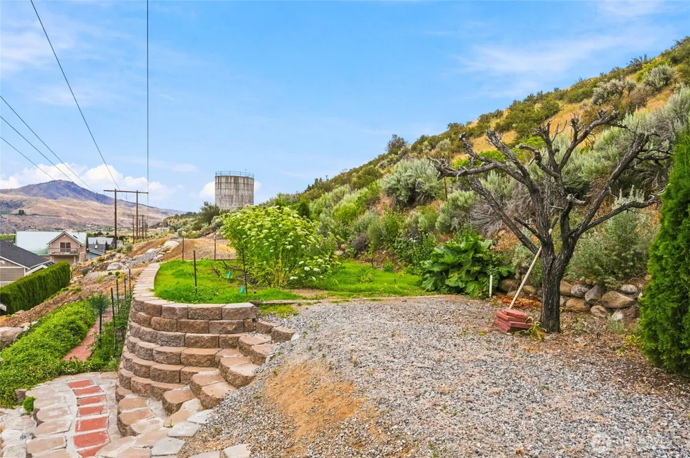 380 Entiat Place Orondo, WA 98843