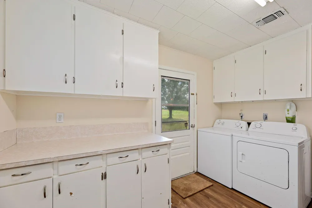 3644 W State Highway 71 Highway La Grange, TX 78945