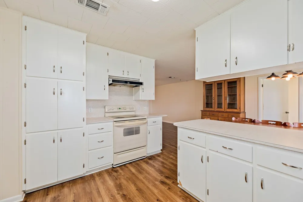 3644 W State Highway 71 Highway La Grange, TX 78945