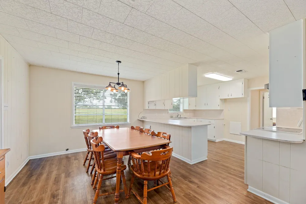 3644 W State Highway 71 Highway La Grange, TX 78945