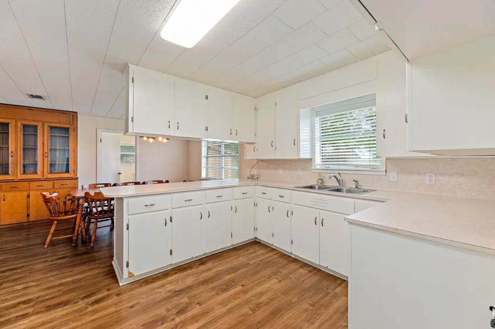 3644 W State Highway 71 Highway La Grange, TX 78945